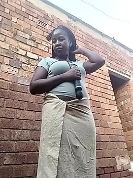 queenbboobs online show from February 26, 2026, 3:33 pm