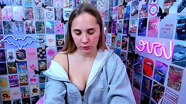 MiaMilas online show from October 8, 2025, 7:22 pm