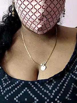 Snapshot of mallu-sumi chatting on May 26, 2026, 8:43 am mallu-sumi online show from May 26, 2026, 8:43 am