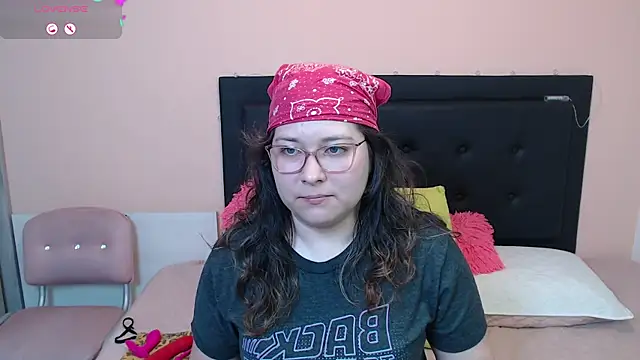 May Carlier online show from February 11, 2025, 1:41 am