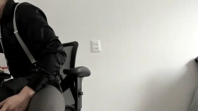 pablo-rincon95 online show from January 6, 2025, 3:40 pm