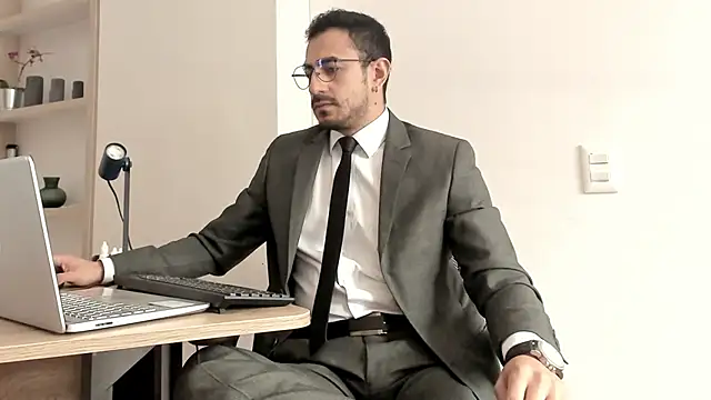 pablo-rincon95 online show from January 9, 2025, 3:44 pm