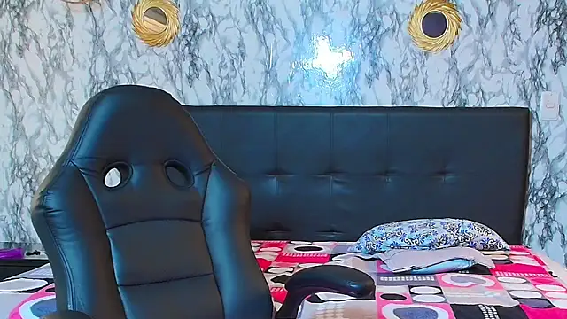 Snapshot of Emily_Trujillo chatting on March 21, 2025, 8:29 pm Emily Trujillo online show from March 21, 2025, 8:29 pm