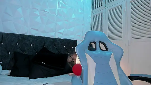 Emma dl2 online show from February 27, 2025, 8:09 pm