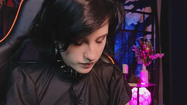 dark vamp  online show from January 22, 2025, 3:29 pm