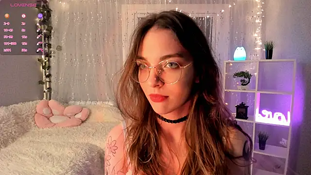 Snapshot of AraCopple chatting on December 8, 2024, 8:04 pm AraCopple online show from December 8, 2024, 8:04 pm