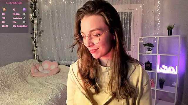 Snapshot of AraCopple chatting on December 19, 2024, 6:45 pm AraCopple online show from December 19, 2024, 6:45 pm