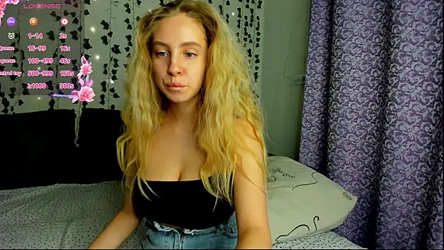 Snapshot of Kitty_Katrine chatting on December 8, 2024, 4:07 pm Kitty Katrine online show from December 8, 2024, 4:07 pm