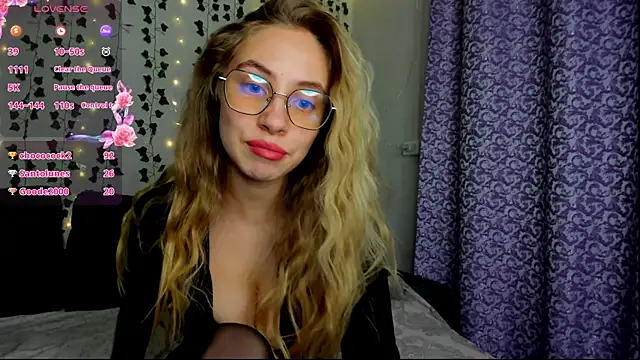 Snapshot of Kitty_Katrine chatting on December 26, 2024, 6:33 pm Kitty Katrine online show from December 26, 2024, 6:33 pm