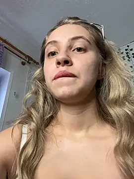 Snapshot of Kitty_Katrine chatting on January 14, 2025, 10:48 am Kitty Katrine online show from January 14, 2025, 10:48 am