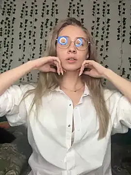 Snapshot of Kitty_Katrine chatting on February 21, 2025, 1:55 pm Kitty Katrine online show from February 21, 2025, 1:55 pm