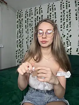 Snapshot of Kitty_Katrine chatting on February 23, 2025, 1:53 pm Kitty Katrine online show from February 23, 2025, 1:53 pm