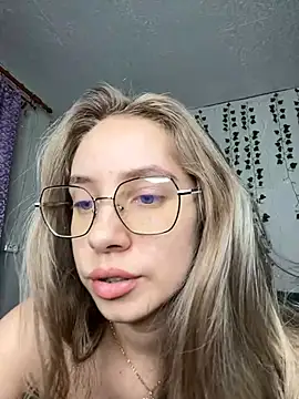 Snapshot of Kitty_Katrine chatting on February 28, 2025, 5:59 pm Kitty Katrine online show from February 28, 2025, 5:59 pm