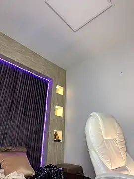 dolcebella online show from September 11, 2025, 1:22 pm