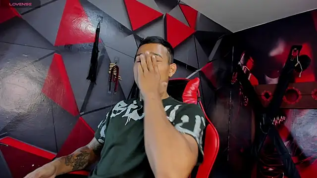 Hana and Zeta online show from October 8, 2025, 12:14 pm