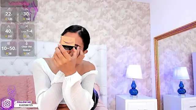 Eliza Thaylor   online show from February 3, 2025, 11:20 am