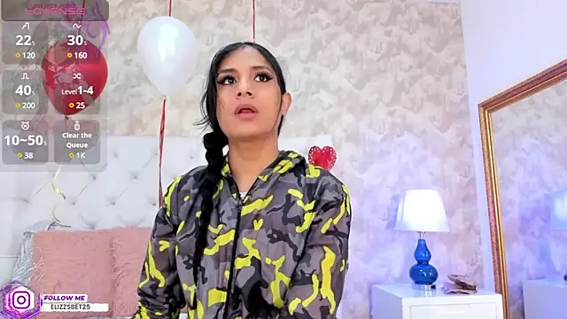 Eliza Thaylor   online show from February 18, 2025, 3:32 pm