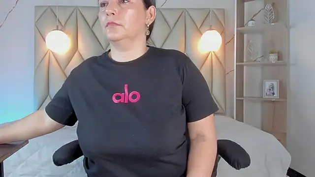 angelswets online show from November 29, 2025, 1:58 pm