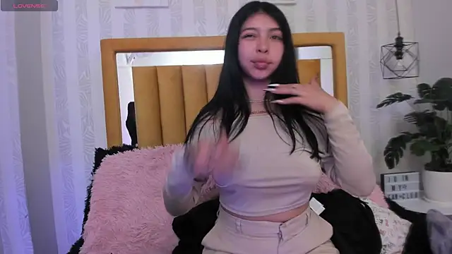 pettit courtny online show from October 11, 2025, 9:02 pm