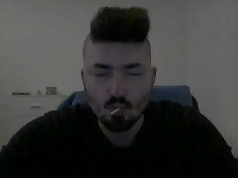 Snapshot of Hkl95555 chatting on October 21, 2025, 11:38 pm Hkl95555 online show from October 21, 2025, 11:38 pm