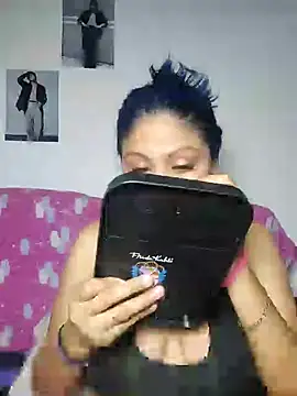 azulzulix online show from January 31, 2025, 2:04 am