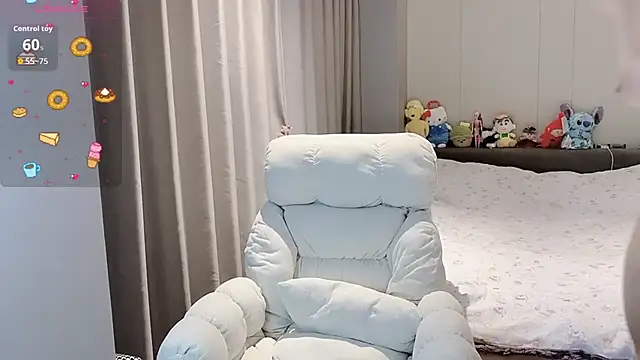 qiqi-666 online show from September 18, 2025, 11:01 am