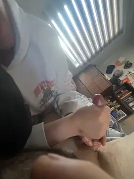 Snapshot of couplelti2 chatting on December 13, 2024, 5:43 pm couplelti2 online show from December 13, 2024, 5:43 pm