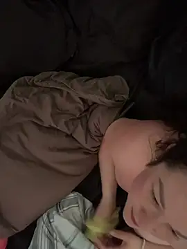 Snapshot of couplelti2 chatting on January 25, 2025, 7:18 pm couplelti2 online show from January 25, 2025, 7:18 pm