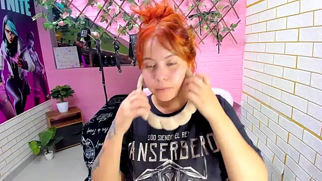 Snapshot of marcellaa303av chatting on January 7, 2026, 1:52 am marcellaa303av online show from January 7, 2026, 1:52 am