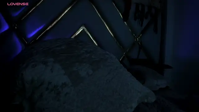 LaurenHu online show from January 6, 2025, 9:41 am