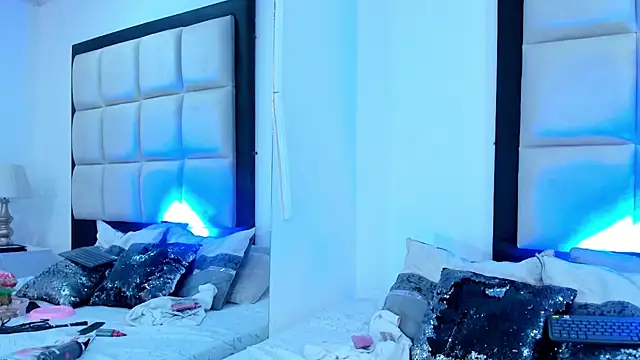 LaurenHu online show from February 3, 2025, 5:51 am