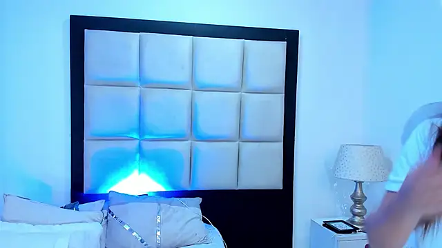 LaurenHu online show from February 3, 2025, 8:57 am