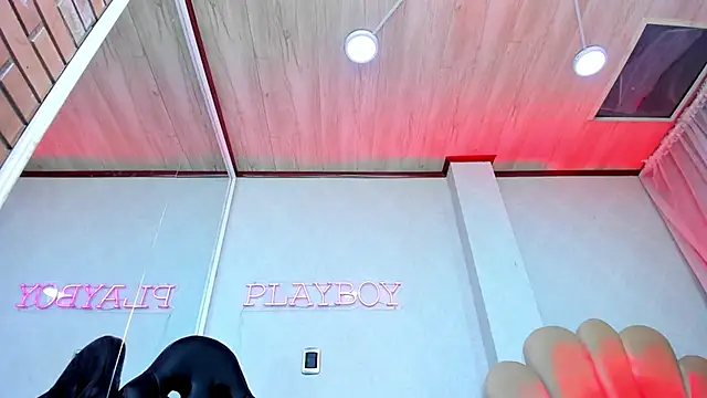 LaurenHu online show from February 19, 2025, 4:55 am