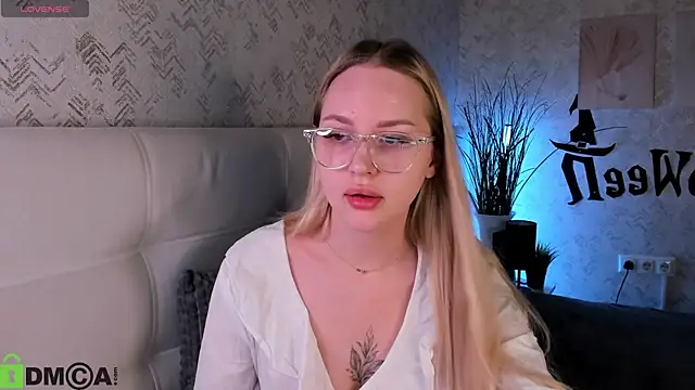 Carol  Cox online show from October 30, 2025, 11:49 pm