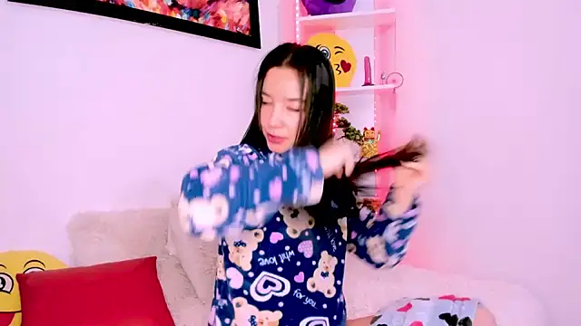 Snapshot of Manuelaa_mejiia chatting on March 7, 2025, 8:11 pm Manuelaa mejiia online show from March 7, 2025, 8:11 pm