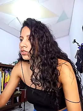 Snapshot of Karii-R chatting on January 7, 2025, 3:57 am Karii-R online show from January 7, 2025, 3:57 am