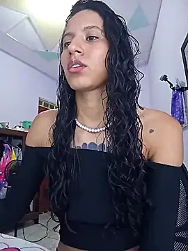 Snapshot of Karii-R chatting on January 14, 2025, 9:09 pm Karii-R online show from January 14, 2025, 9:09 pm