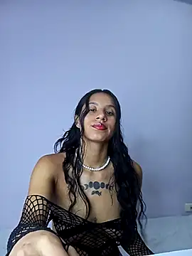 Snapshot of Karii-R chatting on February 9, 2025, 3:43 am Karii-R online show from February 9, 2025, 3:43 am