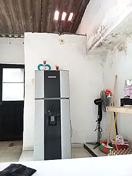 Snapshot of Karii-R chatting on September 23, 2025, 6:22 pm Karii-R online show from September 23, 2025, 6:22 pm