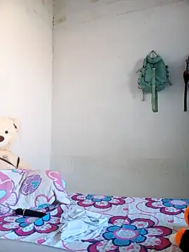 Snapshot of Karii-R chatting on October 7, 2025, 7:55 pm Karii-R online show from October 7, 2025, 7:55 pm