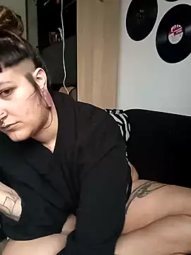 Snapshot of SweetPivoinee chatting on December 5, 2024, 1:17 pm SweetPivoinee online show from December 5, 2024, 1:17 pm