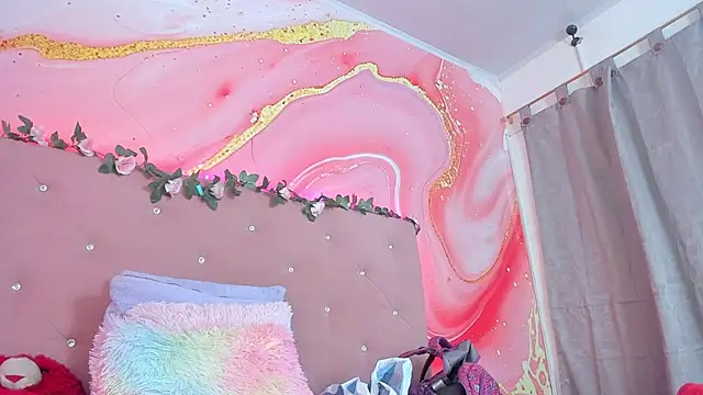 Taylor  cooper online show from January 29, 2025, 1:05 am