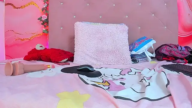 Taylor  cooper online show from January 31, 2025, 10:10 pm