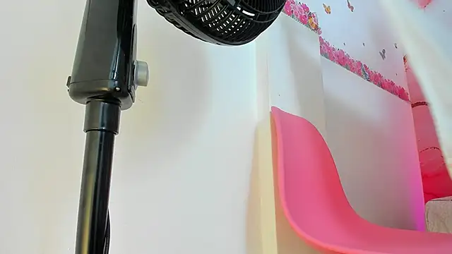 Taylor  cooper online show from February 5, 2025, 6:48 pm