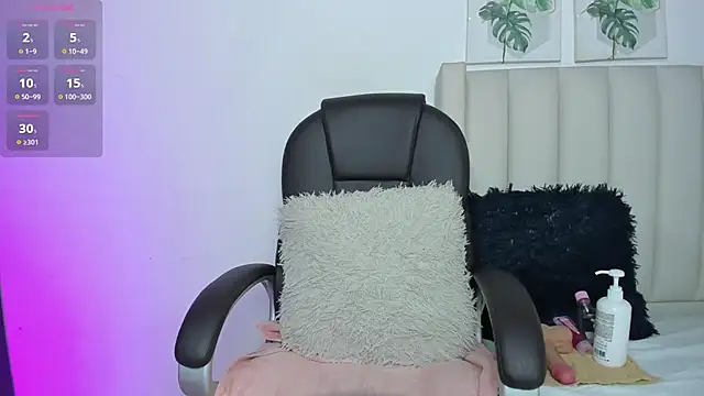 Marian Boobs online show from October 14, 2025, 9:15 pm