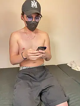 xxx men online show from October 17, 2025, 5:59 pm