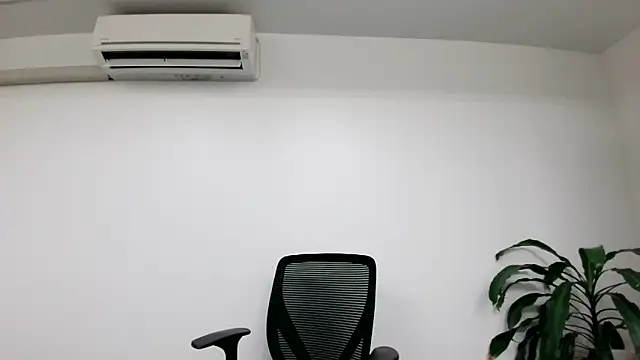 Snapshot of TakuryuJPN chatting on December 8, 2024, 9:30 pm TakuryuJPN online show from December 8, 2024, 9:30 pm