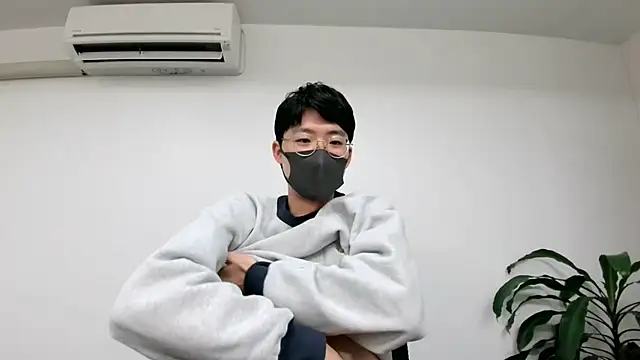 Snapshot of TakuryuJPN chatting on December 15, 2024, 9:31 pm TakuryuJPN online show from December 15, 2024, 9:31 pm