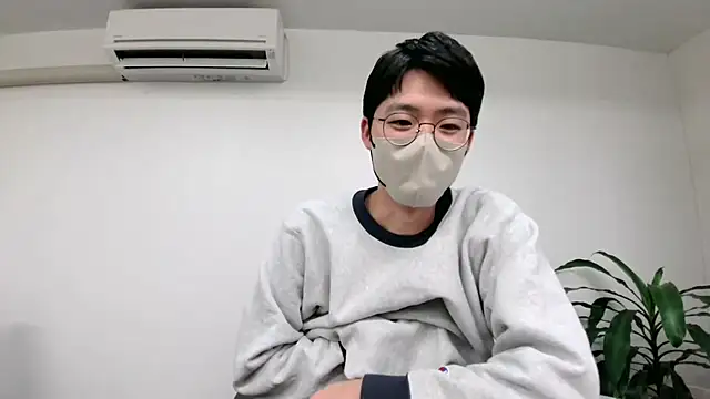 Snapshot of TakuryuJPN chatting on February 24, 2025, 9:41 pm TakuryuJPN online show from February 24, 2025, 9:41 pm