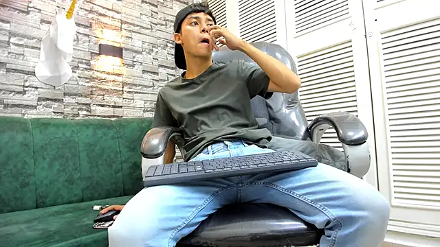 DamiBright online show from October 7, 2025, 6:05 pm